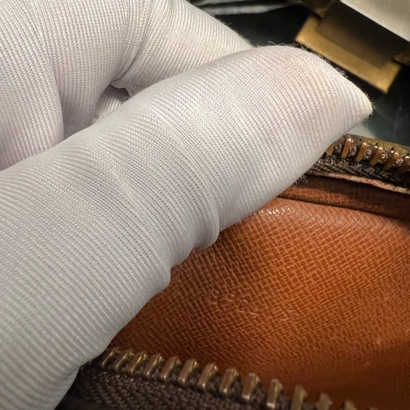 AUTHENTIC LOUIS VUITTON CROSSBODY BAG - Picture 14 of 15